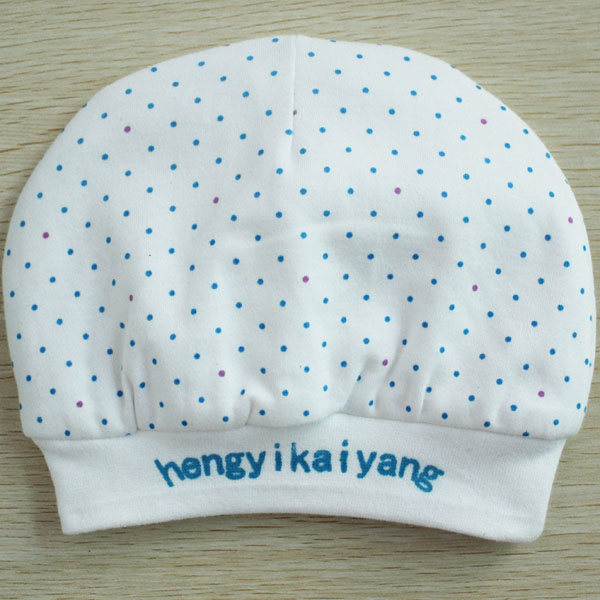 亨藝開陽純棉針織寶寶帽(藍(lán)點(diǎn))