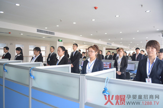 堅(jiān)守各自工作崗位