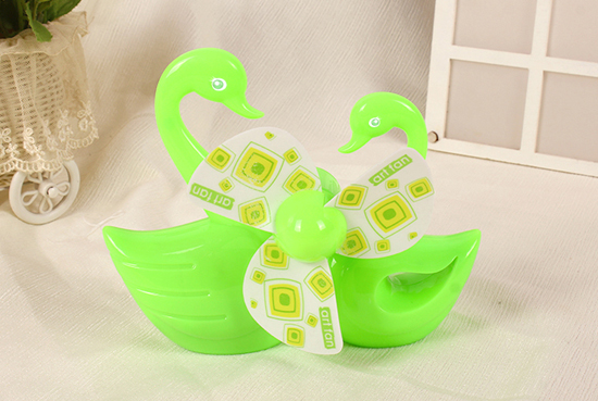 柯麗雅充電天鵝小風(fēng)扇綠色