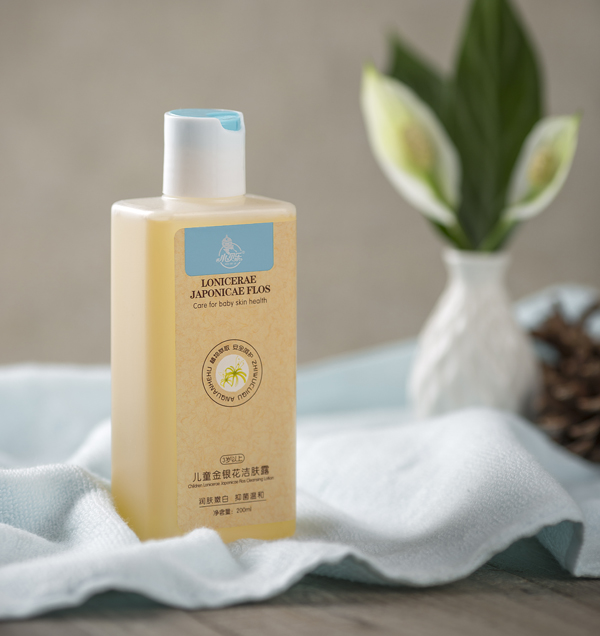 小貝樂兒童金銀花潔膚露.jpg 小貝樂兒童金銀花潔膚露.jpg