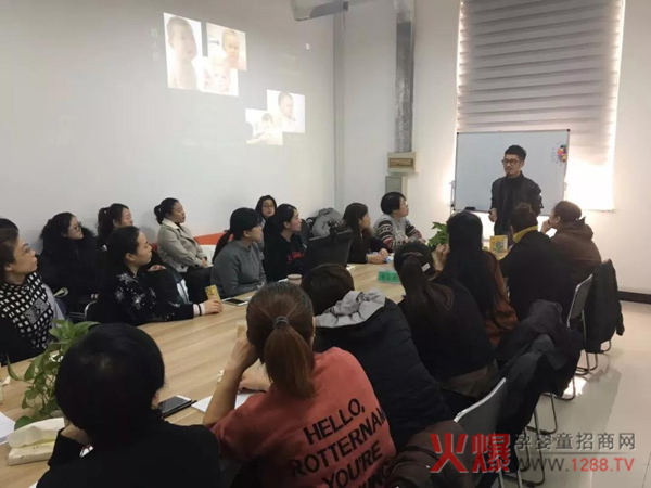 ������ݚ�D(zhu��n)�@ô����У�ֻ��һ��(g��)��(m��ng)����