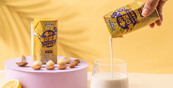 荷樂士喝的每日堅(jiān)果.jpg 荷樂士喝的每日堅(jiān)果.jpg