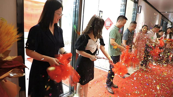 熱烈慶祝東莞歐優(yōu)乳業(yè)喬遷新址.jpg 熱烈慶祝東莞歐優(yōu)乳業(yè)喬遷新址.jpg