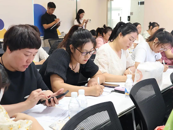 施貝安新模式分享會(鄭州站)圓滿落幕1.jpg 施貝安新模式分享會(鄭州站)圓滿落幕1.jpg