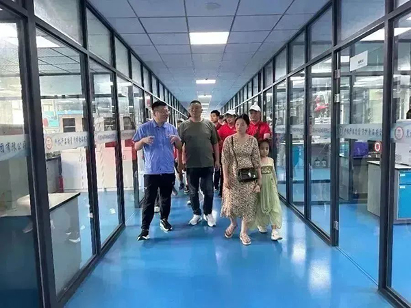 高端工廠0距離見(jiàn)證.jpg 高端工廠0距離見(jiàn)證.jpg