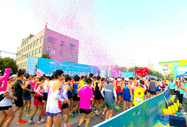 雅泰朵恩酷跑團助力“楊馬”激情開跑 (7).jpg 雅泰朵恩酷跑團助力“楊馬”激情開跑 (7).jpg