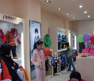 ������ͯ�b�K���T(m��n)��չʾ