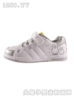 �͵����e�\(y��n)��(d��ng)ͯЬ��ɫ�ÈD��