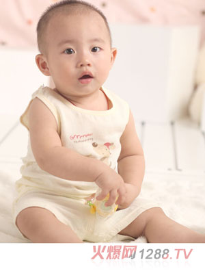 哆啦小貝黃色卡通無袖套裝