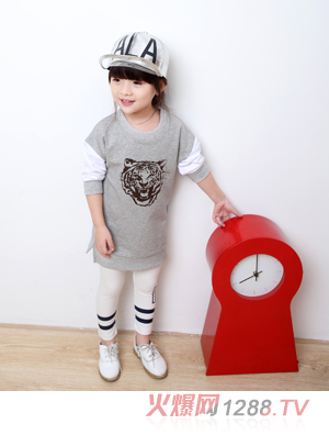 ���c�neͯ��Ů�������b��ɫ